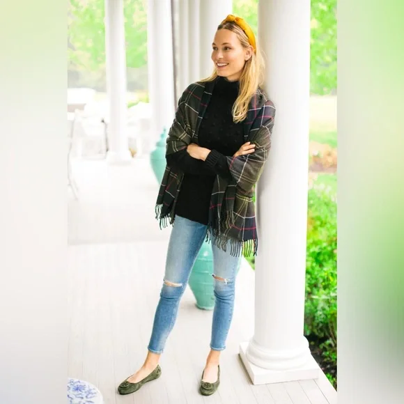 NWTs Barbour Hailes Tartan Scarf/Wrap — Classic Tartan - Picture 7 of 11